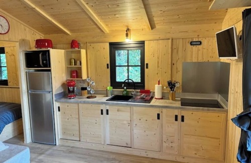 Lacoste Cabin | Rental of 2 wooden cabins for 10 people (heating & air-conditioning)