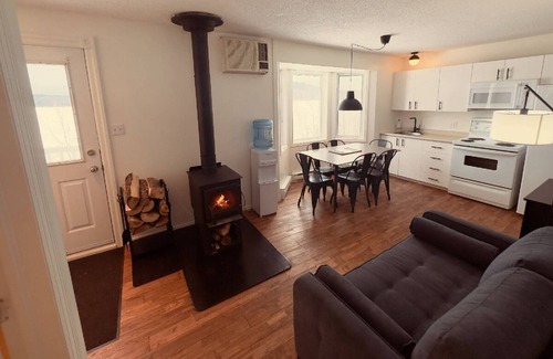 Bouchette House | Rental of renovated cottages facing the lake with a magnificent terrace