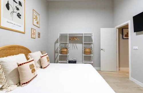 Historical Center Apartment | RentalSevilla Plaza de San Quintín