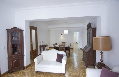 Los Remedios Apartment | RentalSevilla Virgen de Consolación