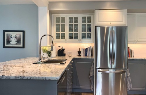 Charlevoix Apartment | RENTING FOR SUMMER NOW. DOWNTOWN 1 BLOCK TO HARBOR