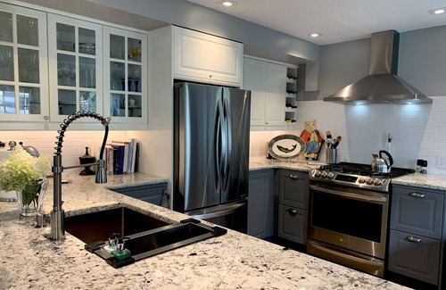Charlevoix Apartment | RENTING FOR SUMMER NOW. DOWNTOWN 1 BLOCK TO HARBOR