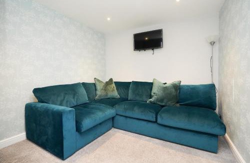 Ridgeway House | RentMySpaHome with Swimming Pool Hottub and Sauna
