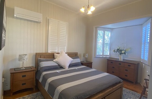 South Toowoomba House | Renwick Cottage! Entertainers delight, Family & Pet friendly, FREE WiFi, Parking