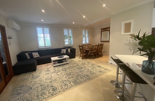 South Toowoomba House | Renwick Cottage! Entertainers delight, Family & Pet friendly, FREE WiFi, Parking