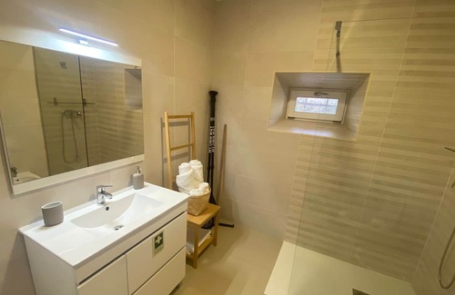 Arcos de Valdevez Apartment | Requintado apartamento T1 com lindíssima vista para o rio.