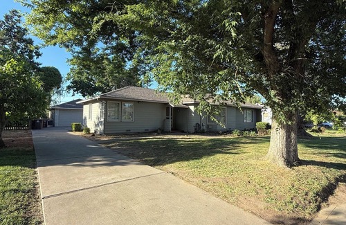 Stockton House | Reset, Relax, and enjoy Stockton! Located Near The University of Pacific!