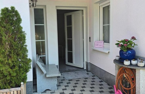 Mistelgau House | Resi's Zimmer mit Bad und Terrasse