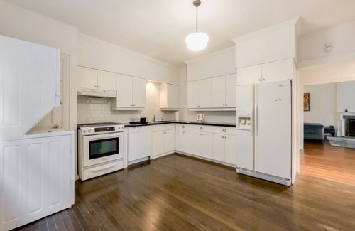 Midtown Toronto House | Reside in one of Toronto's most esteemed neighborhoods, nestled in the heart of Forest Hill