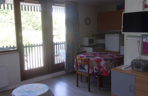 Mont-Dore Apartment | Residence A. LE CAPUCIN, N ° 68 Apartment 4 people facing LUGE TENNIS COURTS