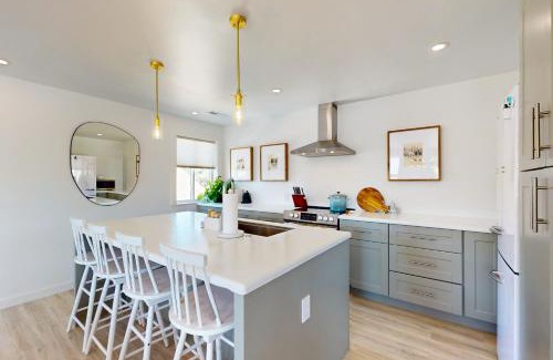 Historic Livingston Apartment | Residence at Roam Rental