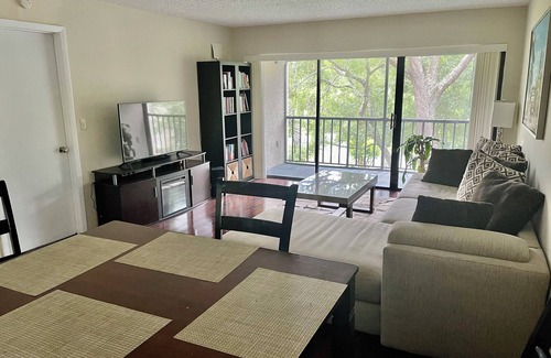 Altamonte Springs Apartment | Residence by hiking/biking trails/lake ramp