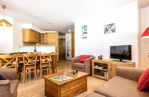 Pralognan-la-Vanoise Apartment | Residence Les Jardins de la Vanoise * - 3 Rooms Mountain Corner or 4 Rooms 9 People