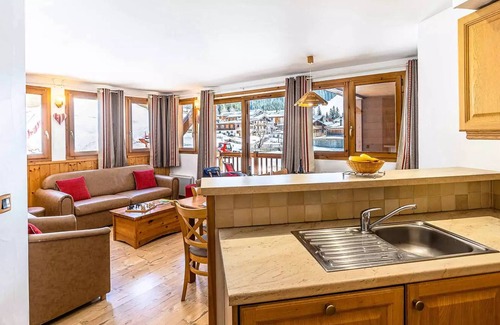 Pralognan-la-Vanoise Apartment | Residence Les Jardins de la Vanoise * - 3 Rooms Mountain Corner or 4 Rooms 9 People