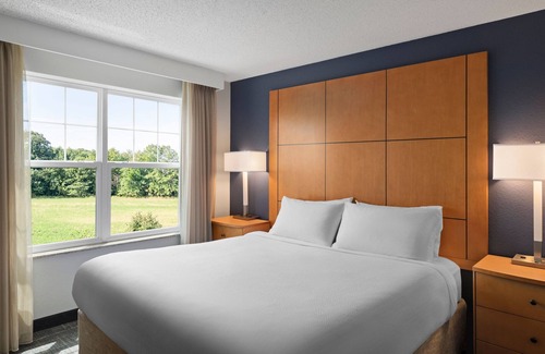 Mount Laurel Hotel | Residence Inn by Marriott Mt. Laurel at Bishop's Gate