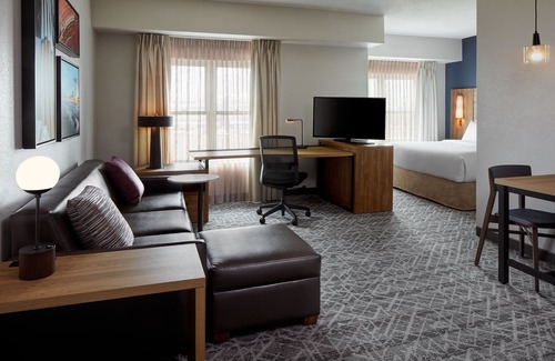 Northeast Mississauga Hotel | Residence Inn by Marriott Mississauga - Airport Corporate Centre West