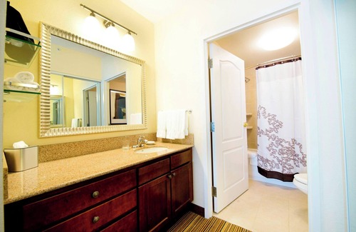 Northeast Mississauga Hotel | Residence Inn by Marriott Mississauga - Airport Corporate Centre West