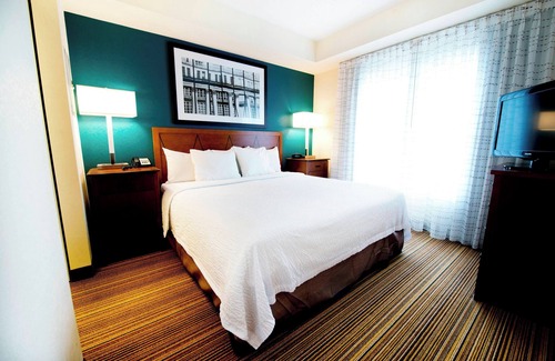 Northeast Mississauga Hotel | Residence Inn by Marriott Mississauga - Airport Corporate Centre West