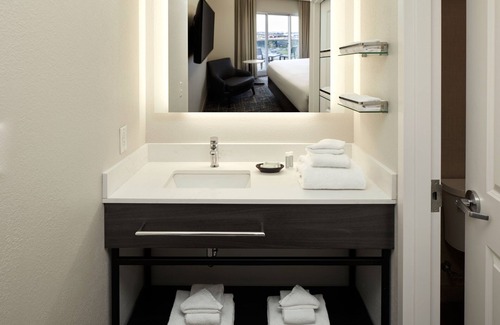 Saint-Laurent Hotel | Residence Inn by Marriott Montreal Airport