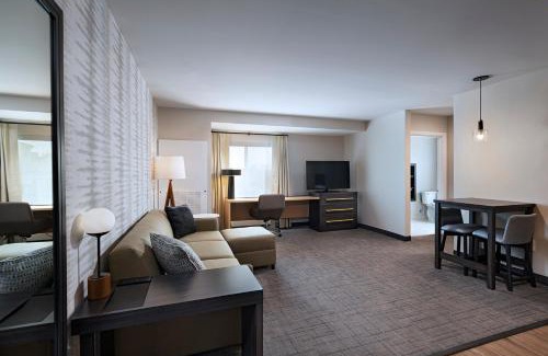 East Brunswick Hotel | Residence Inn New Brunswick Tower Center Blvd.