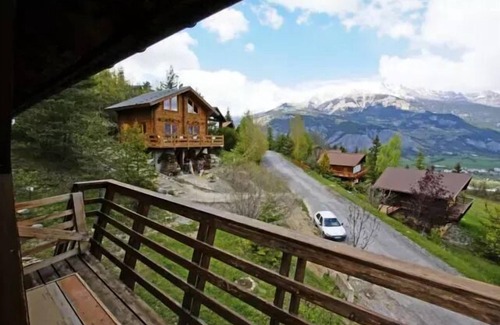 Enchastrayes Ski Chalet | Residence La Conchette - Chalets for 10 People