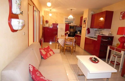 Aix-les-Bains City Center Apartment | Residence Le Cocher De La Reine - In pleasant neighborhood, well equipped accommodation!