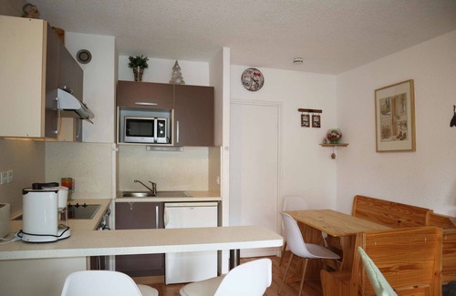 Les Orres Apartment | Résidence Le Sunny Snow a stone's throw from the resort center