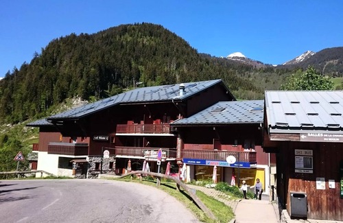 Areches Apartment | Residence Val Blanc 1 - Apartment 4 to 6 people in the heart of village, prox. lifts
