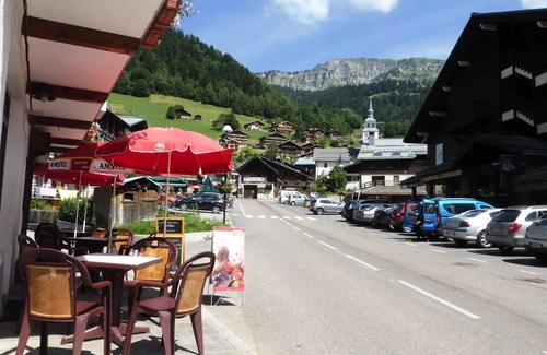 Areches Apartment | Residence Val Blanc 1 - Apartment 4 to 5 people with elevator. Well equipped, cozy, village center