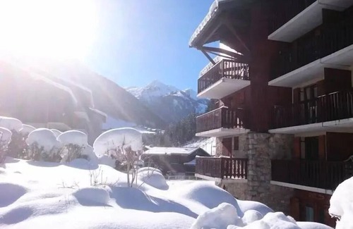 Areches Apartment | Residence Val Blanc 2 - Apartment for 4 to 6 people - 3 bedrooms - terrace - village center