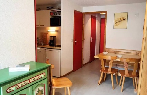 Areches Apartment | Residence Val Blanc 2 - Apartment for 5 people with views of the village and the rock Parstire