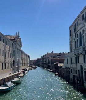 Cannaregio Apartment | Residenza Stardust Suite with Canal View