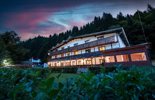 Zarnesti Hotel | RESORT 7 CRAI