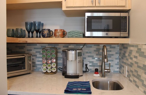 George Town Apartment | Resort Amenities and TOTALLY Remodeled