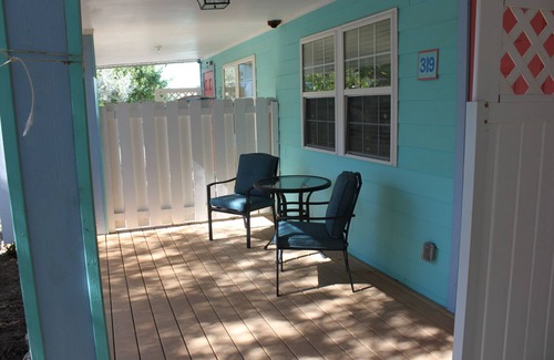 George Town Apartment | Resort Amenities and TOTALLY Remodeled