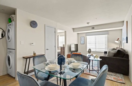 Far North Central Apartment | Resort Amenities - Close To Six Flags | Pool | Gym