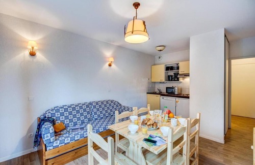 Bagneres-de-Luchon Apartment | Resort center, tv, ski locker, 56m², Luchon-Superbagnères