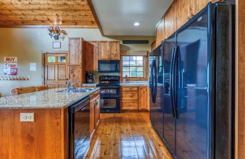 Bemidji House | Resort FUN-Beach-Hot tub-Pool-Kayak-Water Trampoline