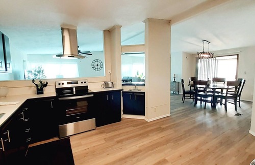 Chandler House | Resort lifestyle in award winning, Sun Lakes ! On the golf course & Golf cart