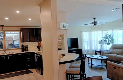 Chandler House | Resort lifestyle in award winning, Sun Lakes ! On the golf course & Golf cart