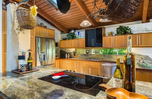 Lanikai House | Resort-like Beachside Kailua Lanikai, Pool, AC , WIFI, Kayaks, 50% Discounts
