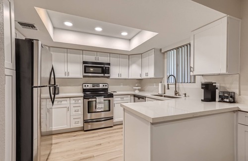 Paradise Valley Village Condo | Resort Like Condo in the Prestigious Paradise Valley Area