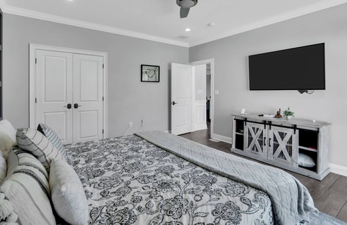 Point Pleasant House | Resort like House w/inground pool,theatre room & 8 min drive to Jenkinsons Beach