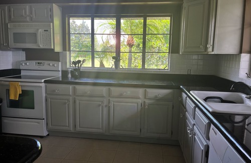 Casselberry House | Resort like Lake House on 2+ acres, Golf Course, pool, fishing dock, pool table