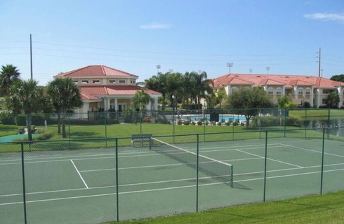 Ringling Park Apartment | Resort living w/Pool, 1 big Bedroom, fully stocked, close to white sanded beach