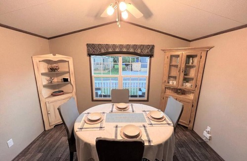Niagara-on-the-Lake House | Resort near wineries, river, trails! Large Pool!