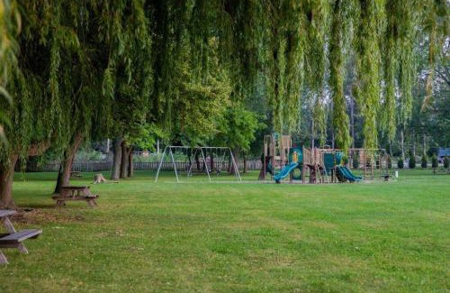 Niagara-on-the-Lake House | Resort near wineries, river, trails! Large Pool!