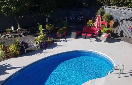 Okanagan-Similkameen House | Resort Style 1000 sq ft Suite With Private Heated Pool and Hot Tub