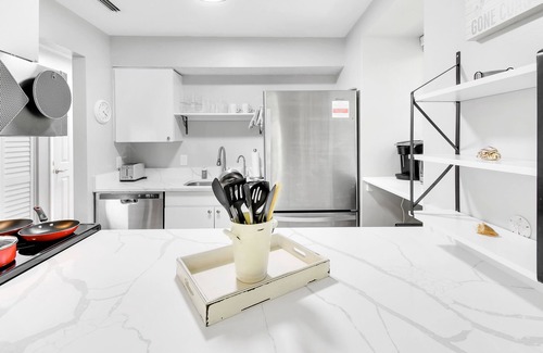 Largo Condo | Resort-Style 1BR Condo – Pools, Balcony & Wi-Fi