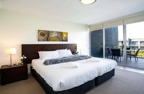 Gold Coast Apartment | Resort Style Apartment in Hope Island